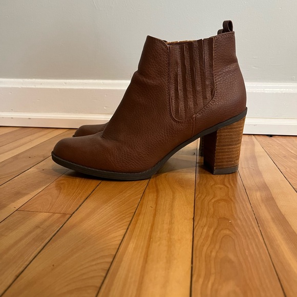 Dr. Scholl’s Launch Bootie in Brown - Picture 3 of 8